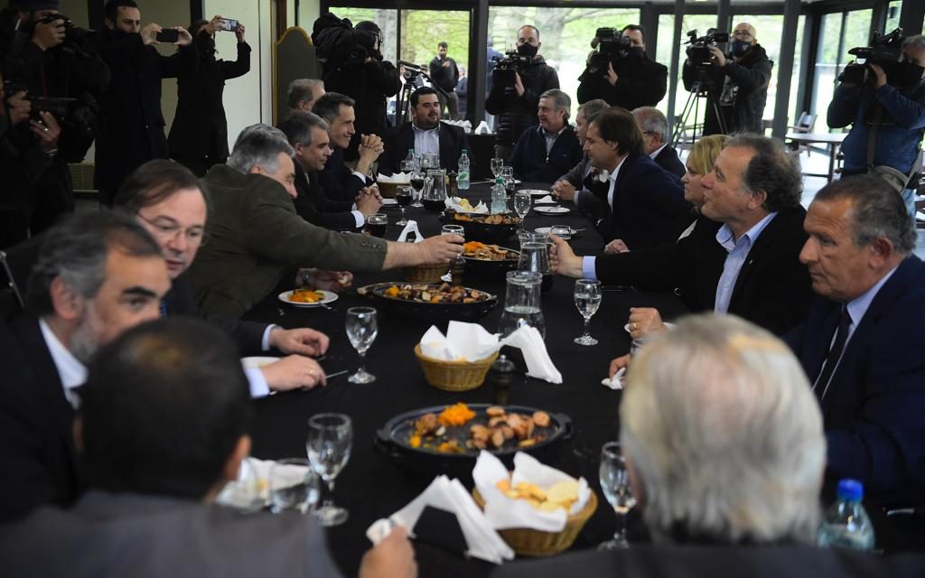 Lacalle Pou se reunió con los intendentes nacionalistas electos y dio un mensaje de unidad