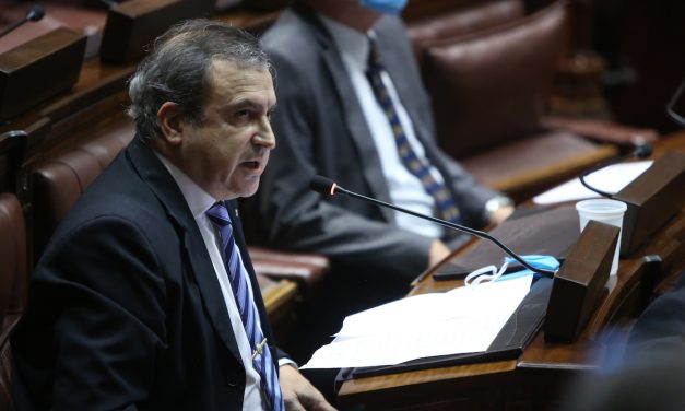 Lozano dará explicaciones ante el Senado por las viviendas adjudicadas por Moreira