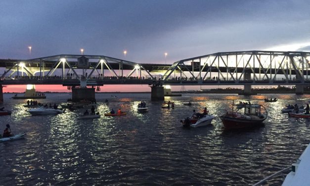 Autoridades preocupadas por aglomeración de pescadores en el puente del río Santa Lucía