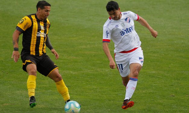 Peñarol venció 3-2 a Nacional en el Campeón del Siglo