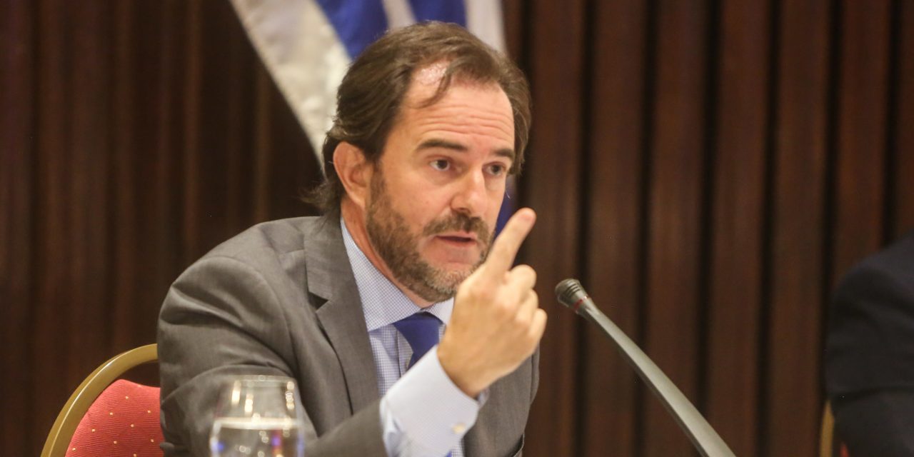 Frente Amplio convocará a Cardoso al Parlamento por su vínculo con jerarca policial imputado