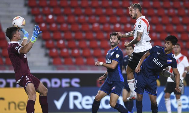 Nacional cayó por dos goles ante River y complica sus posibilidades en la Copa Libertadores