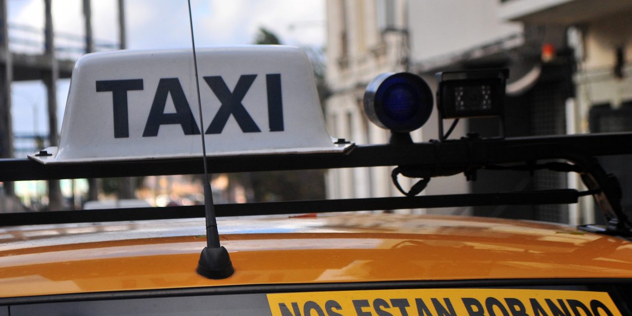 Lacalle recibió a taxistas preocupados por precio de nafta: “No somos partidarios de aumentar la tarifa”