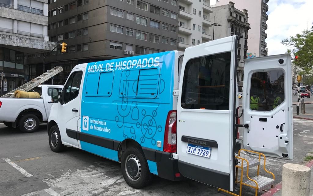 Intendencia de Montevideo entregó camioneta a ASSE para realizar test de Covid-19 en barrios