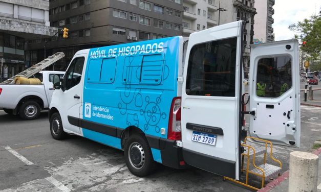 Intendencia de Montevideo entregó camioneta a ASSE para realizar test de Covid-19 en barrios
