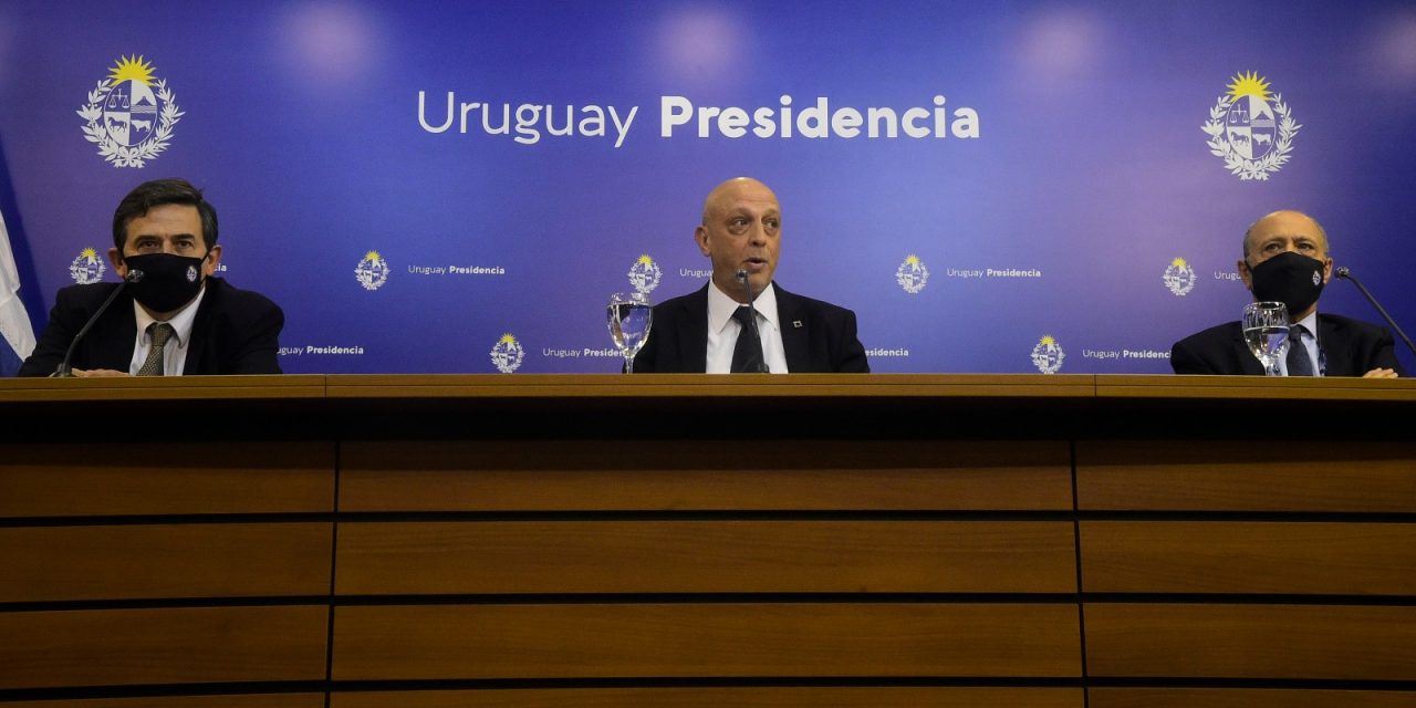 GACH advierte que “Uruguay está en su primera ola” y que a fin de año se puede llegar a 1200 casos diarios