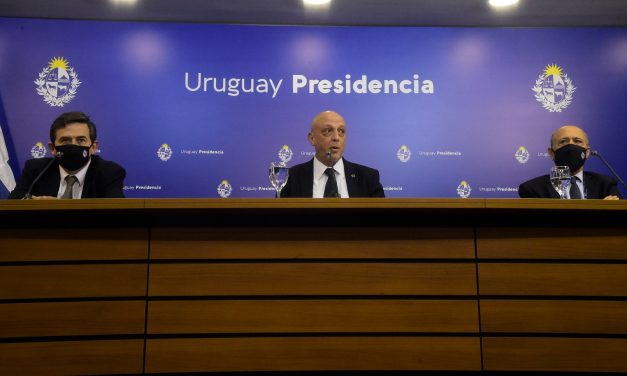 GACH advierte que “Uruguay está en su primera ola” y que a fin de año se puede llegar a 1200 casos diarios