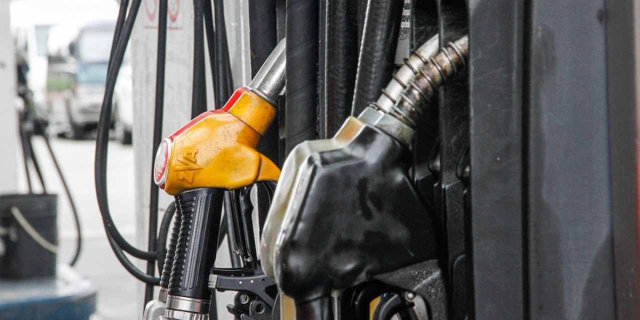 Ursea propone un aumento de la nafta de $ 1,93 y de $ 1,37 en el gasoil para agosto
