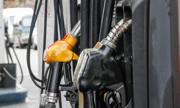 Gobierno definirá esta semana si habrá aumento de combustibles en diciembre