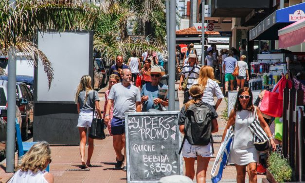 Pese a su prohibición por marea roja restaurantes de Punta del Este continúan vendiendo mejillones