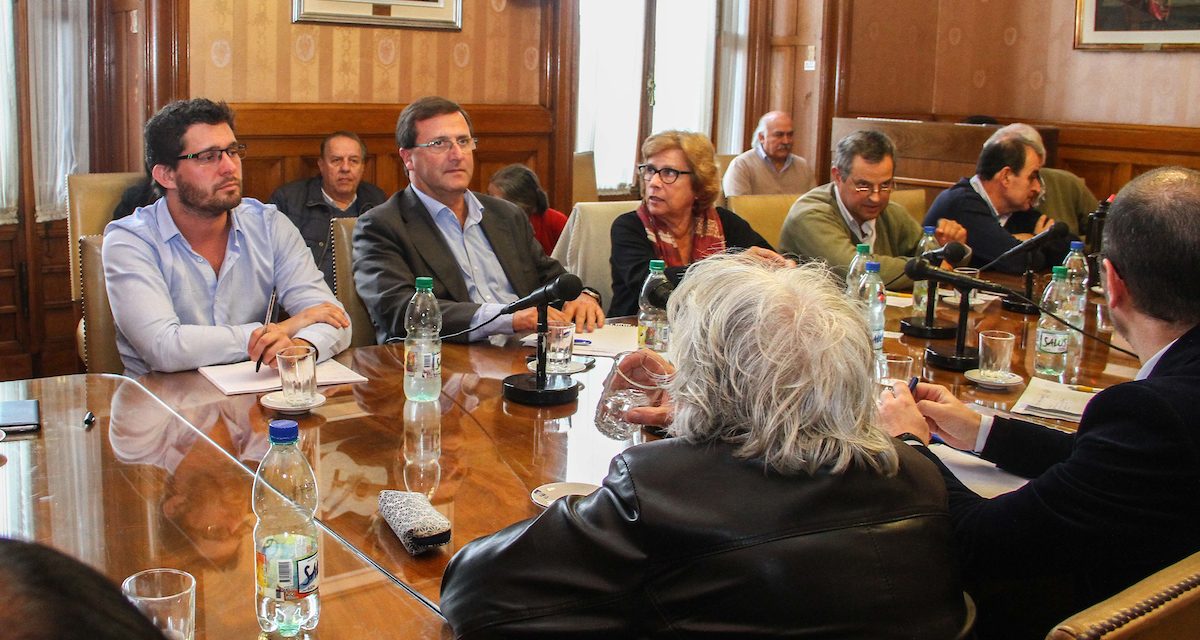 Frente Amplio evalúa convocar al ministro Salinas al Parlamento para despejar dudas sobre el negocio con Sinovac
