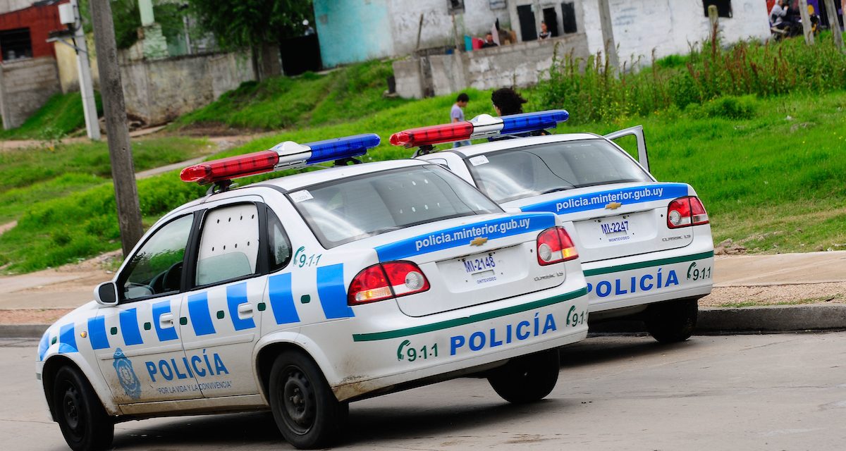 Dos delincuentes coparon seccional policial en Rocha y robaron un arma