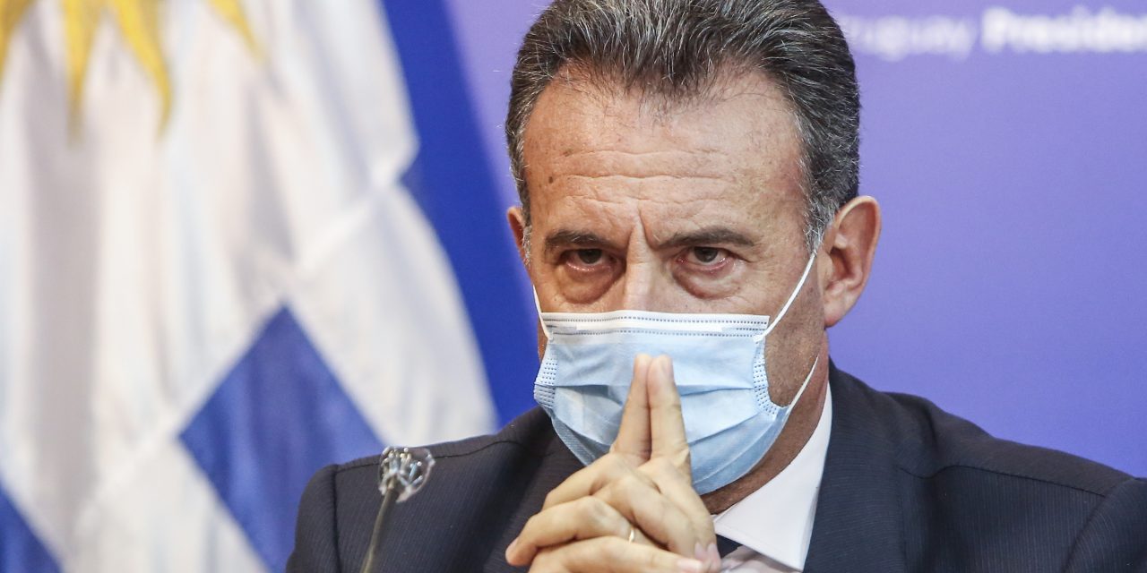 Ministro Daniel Salinas: “El camino es la vacuna”
