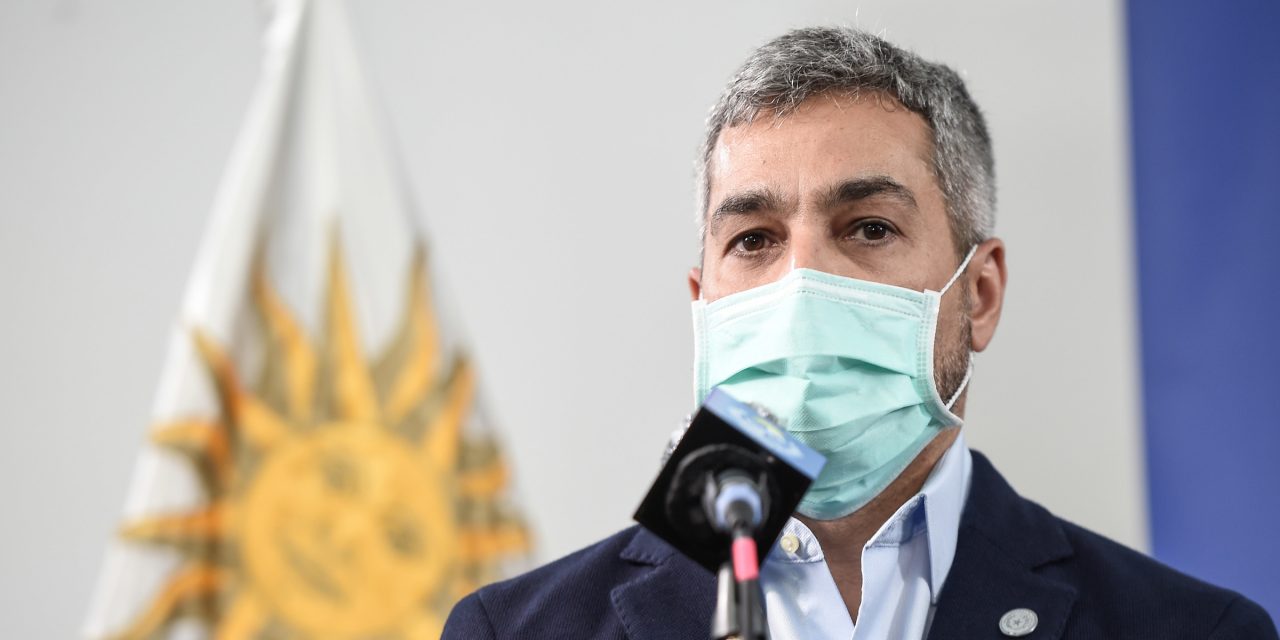 Abdo Benítez pidió a ministros que pongan sus cargos a disposición tras protestas por crisis sanitaria