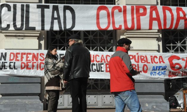 Funcionarios de la UdelaR ocupan la facultad por falta de negociación sobre las condiciones de salud