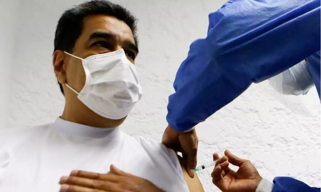 Maduro recibió primera dosis de la vacuna Sputnik V: “No siento fiebrasky” bromeó