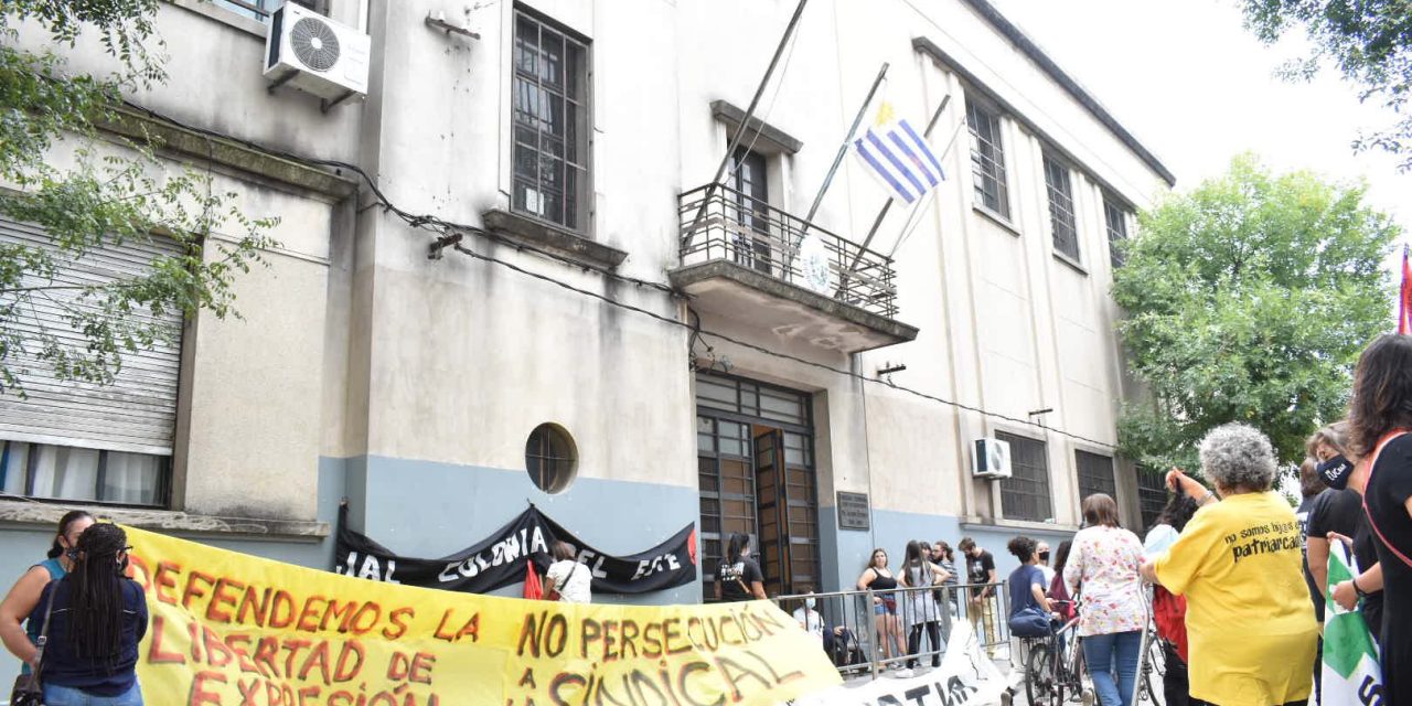San José: Docentes se manifestaron en apoyo a profesores sancionados