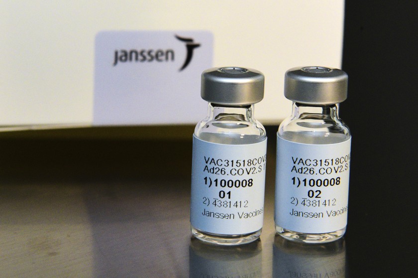 La OMS aprobó la primera vacuna de una sola dosis para uso de emergencia
