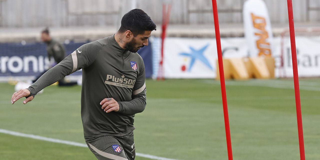 Con Suárez y sin Giménez, Atlético de Madrid perdió 1-0 con Alavés