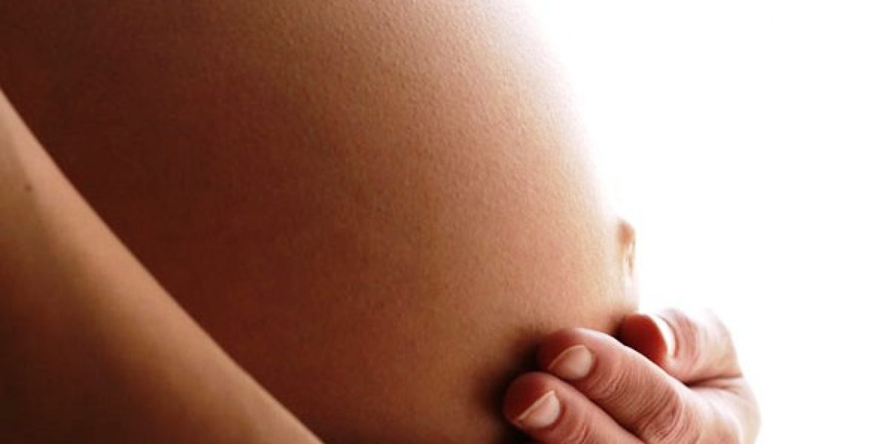 Ginecólogos recomiendan que embarazadas y en período de lactancia se vacunen contra el Covid-19
