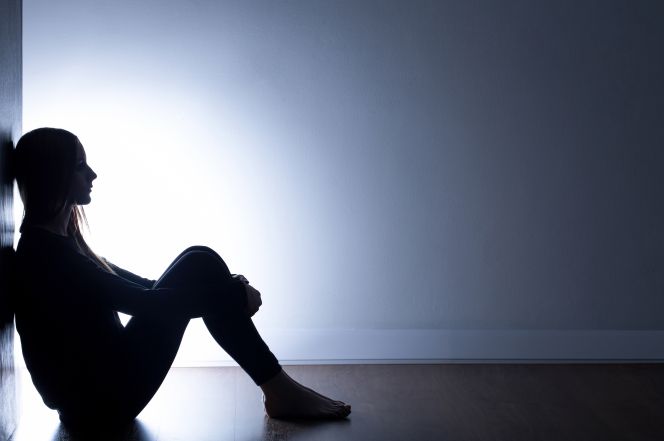 Presentan proyecto de ley para concientizar sobre suicidio adolescente