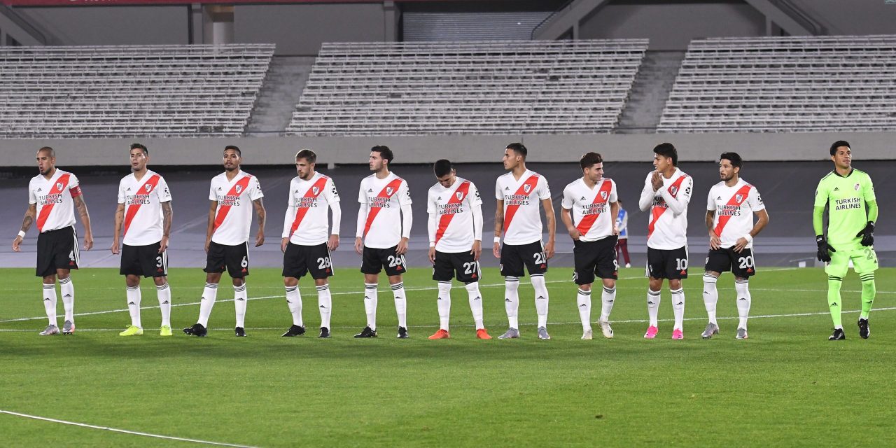 Con un golero que es jugador de campo y sin suplentes, River Plate ganó un partido histórico por Copa Libertadores