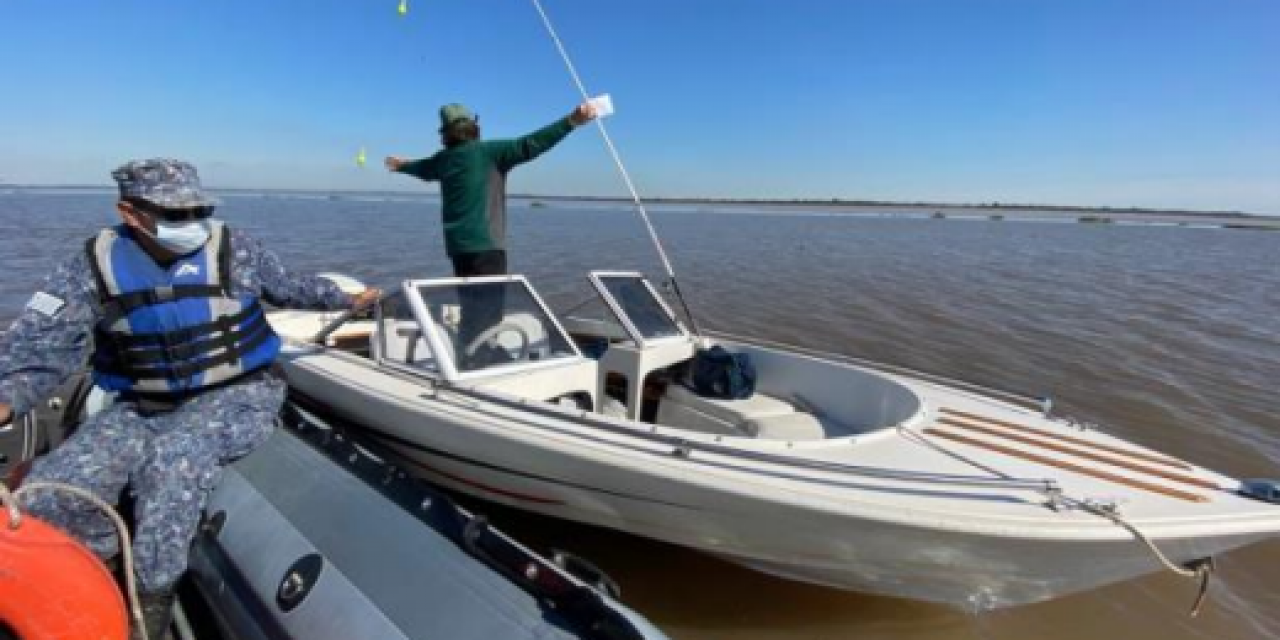 Prefectura de Nueva Palmira impidió que dos embarcaciones argentinas naveguen en aguas uruguayas