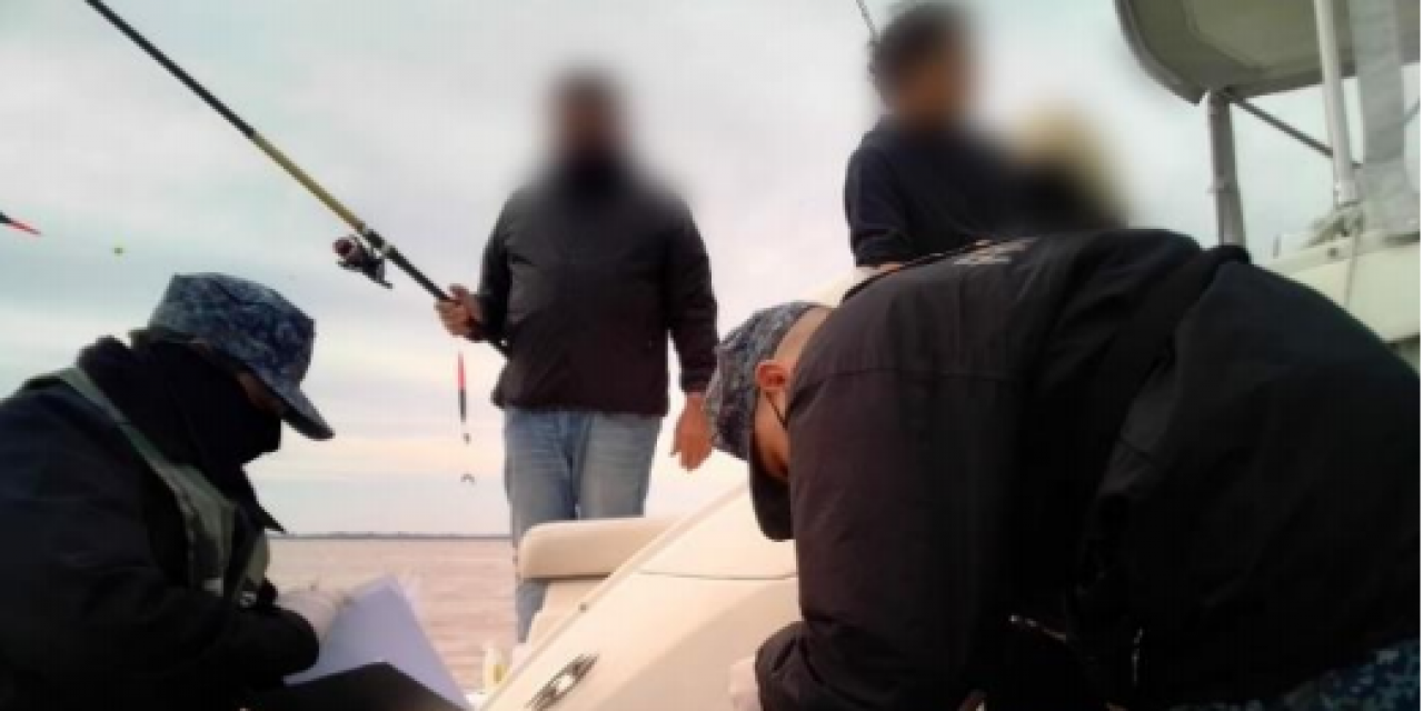 Prefectura de Carmelo impidió que embarcación argentina navegue en aguas uruguayas