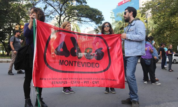 Profesores de Secundaria protestan a autoridades por irregularidades en elección virtual de horas de clase