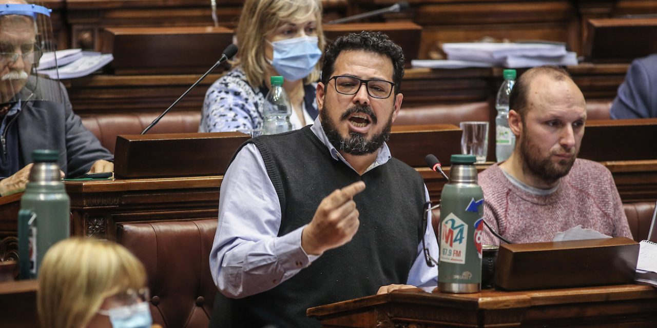 Alejandro Sánchez a Arbeleche: «O baja el IVA o tiene que renunciar»