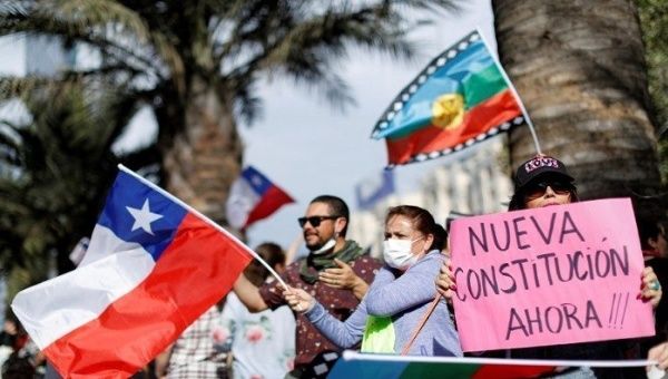 Chile decide seguir con una constitución heredada de la dictadura