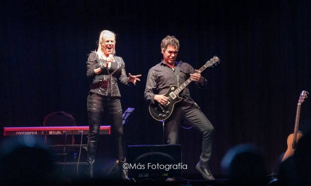 Valeria Lynch y Mariano Martínez brindaron su show «Íntimo» dando inicio a su gira por Uruguay