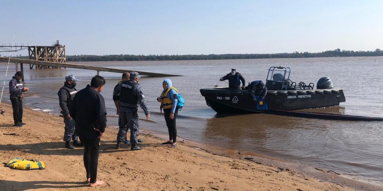 Rescataron a un menor de edad y dos mayores en aguas del Río Uruguay