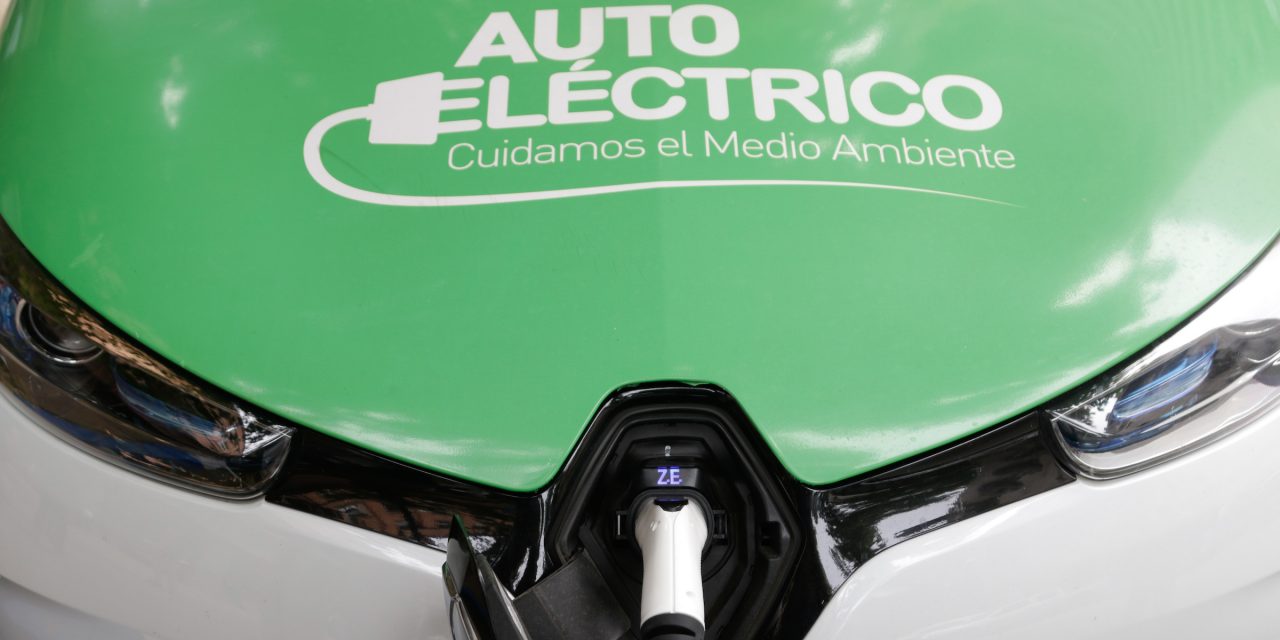 UTE y Paysandú firmaron acuerdo para instalar puntos de carga de vehículos eléctricos