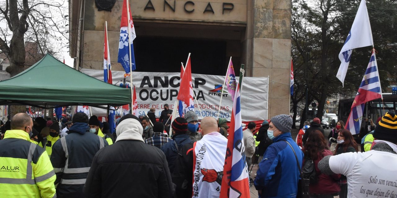 Los trabajadores de Fancap desocuparon la sede central de Ancap