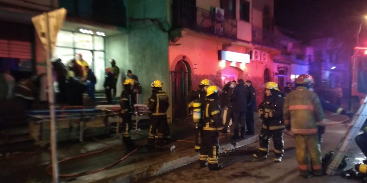 Dos fallecidos tras incendiarse un edificio en Punta Carretas