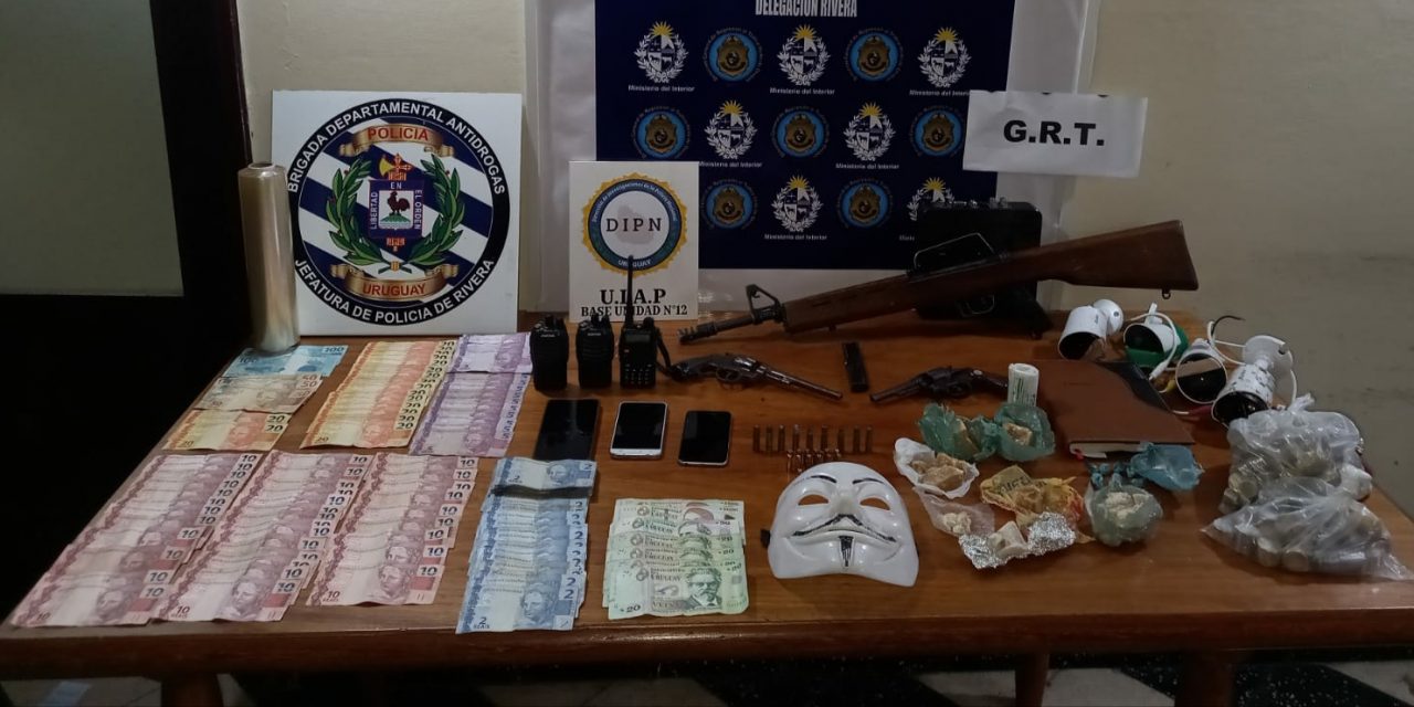 Expolicía detenido en Rivera por narcotráfico y tráfico de armas