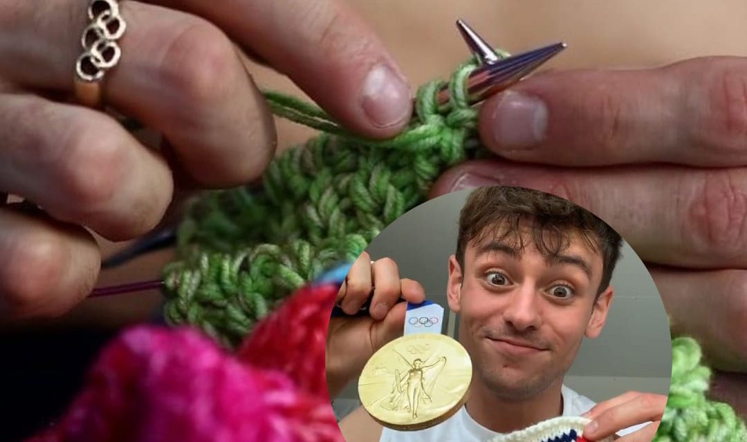 Tom Daley el medallista olímpico y su forma de lidiar con el estrés y la ansiedad a través del tejido