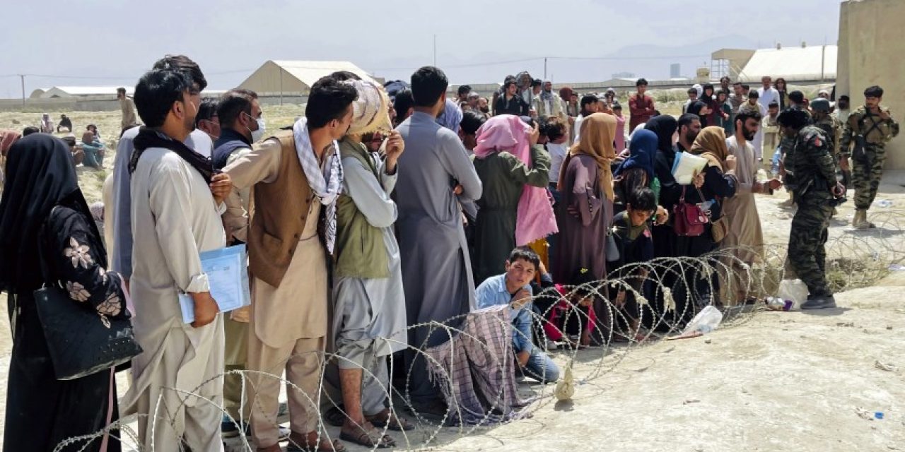 El gobierno evalúa tres posibilidades de refugio para familias afganas