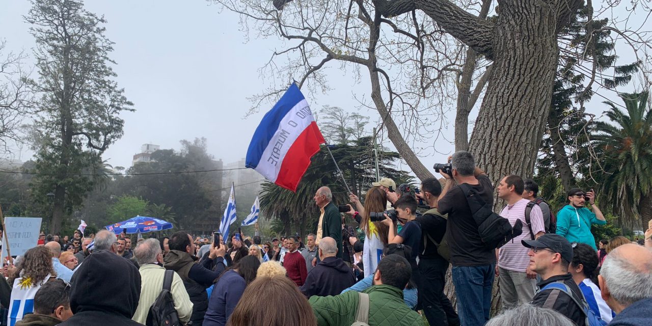 El sábado 18 se realizó una concentración en contra del «pase verde» y las vacunas contra el Covid-19