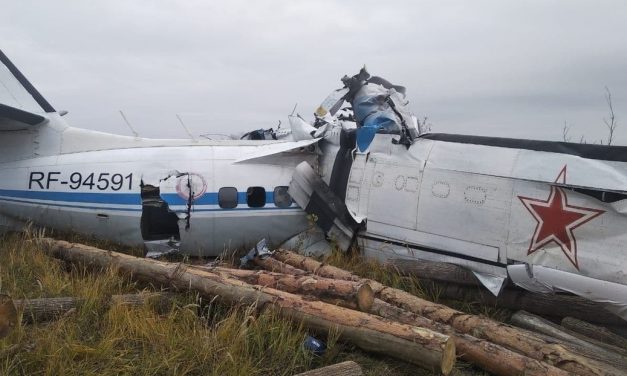 Al menos 16 muertos al estrellarse un avión en el oeste de Rusia