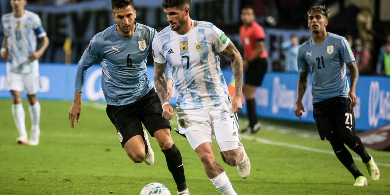 Bentancur evolucionó favorablemente y juega, dos cambios en Uruguay