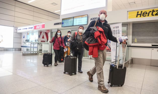 Estados Unidos recomienda no viajar a Uruguay por aumento de casos de Covid-19