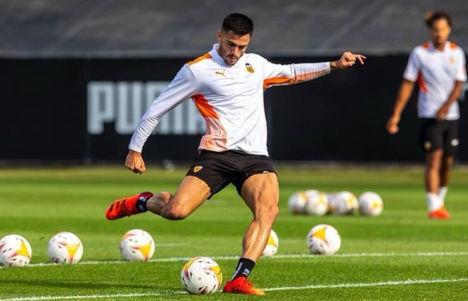 Maxi Gómez retoma los entrenamientos con Valencia