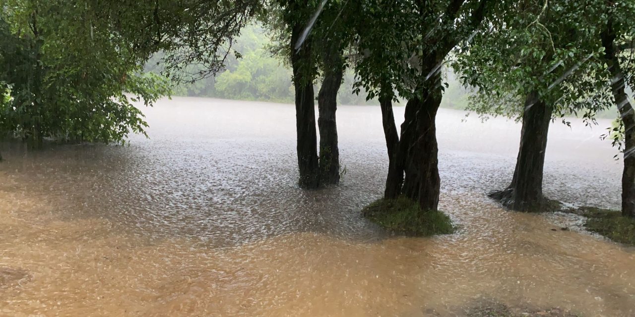 17 evacuados tras inundaciones por intensas lluvias en ciudad de Rocha