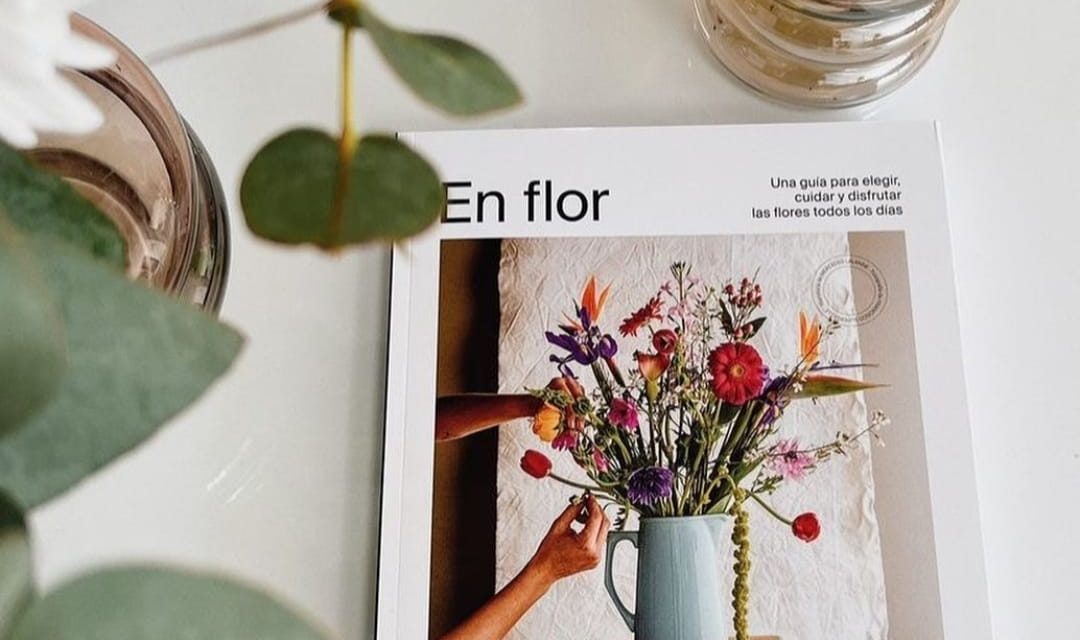 En flor: «Para el que disfruta las bellezas de las flores», el libro de Natalia Jinchuk