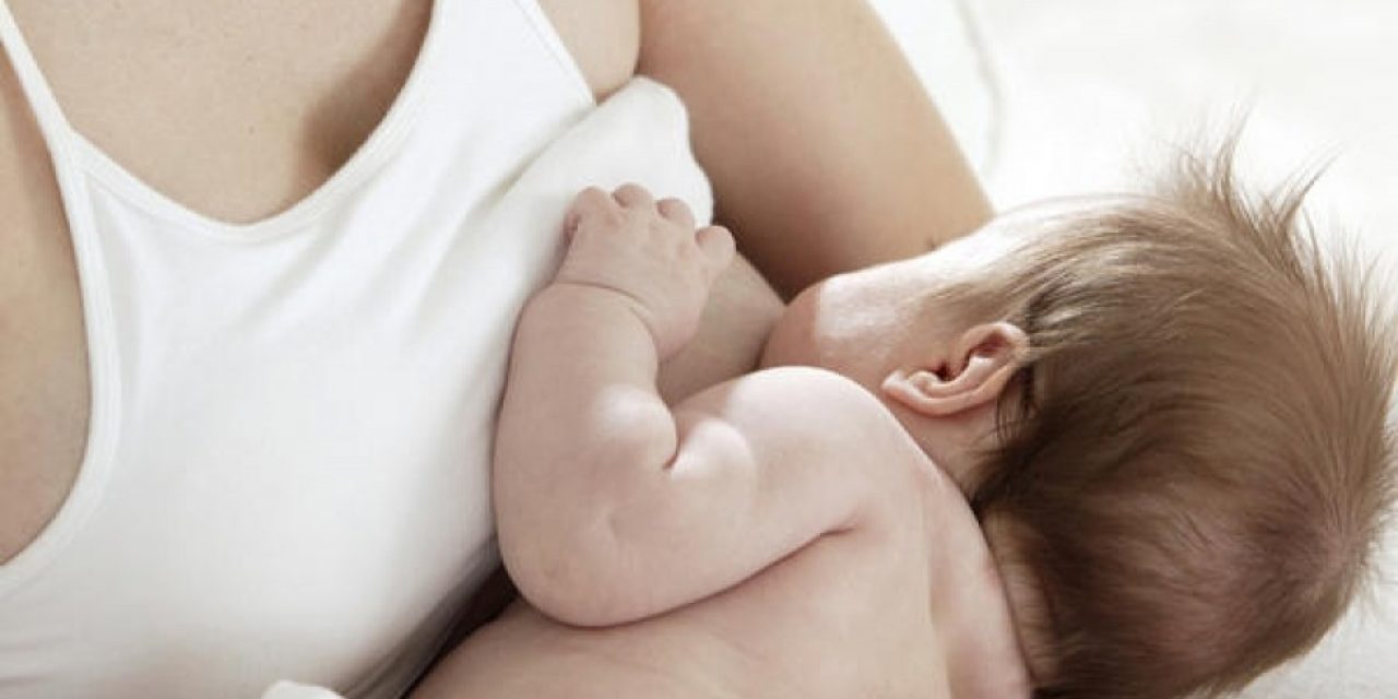 Fue dado de alta el bebé de cuatro meses que recibió vacuna anticovid por error