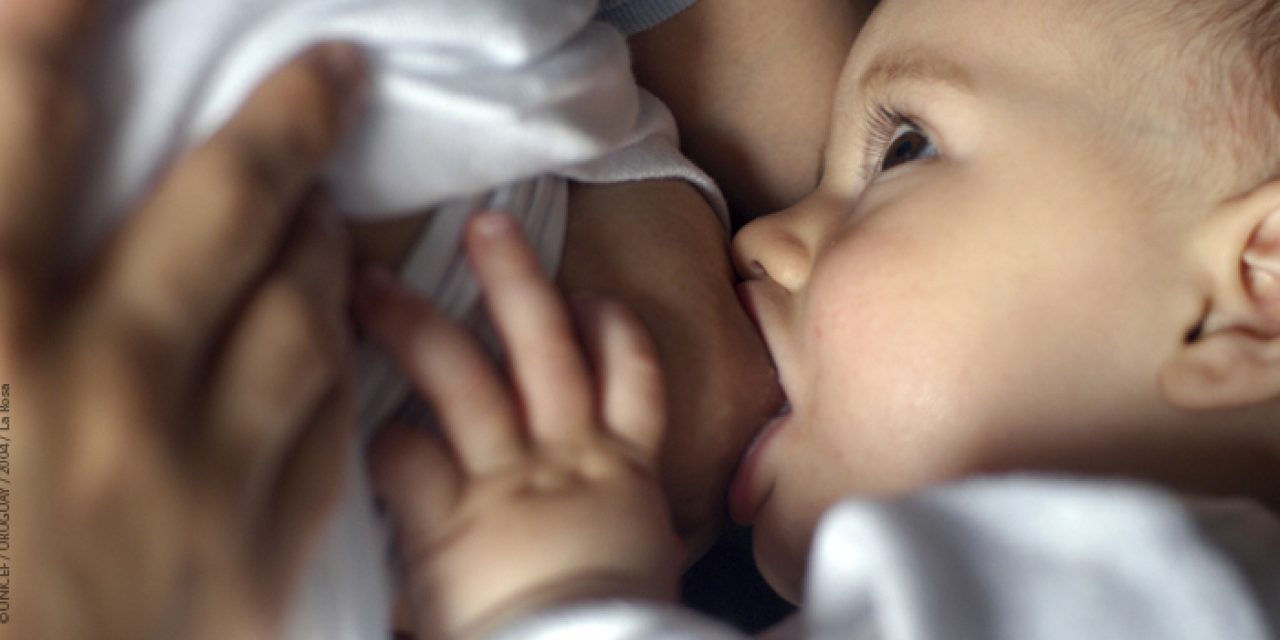 Madre de bebé vacunado por error con Pfizer en Florida, realizará “una demanda o denuncia”