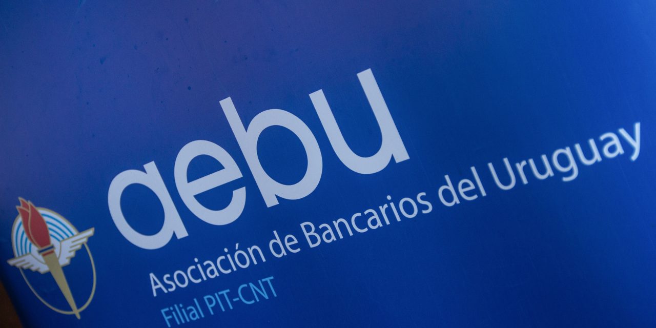 Dirigente de AEBU dijo que el Poder Ejecutivo “puede resolver” la crisis de la Caja Bancaria sin “generar caos al decir que está fundida”