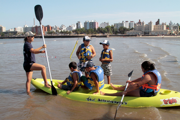 Intendencia ofrece actividades deportivas durante el verano en las distintas playas de Montevideo